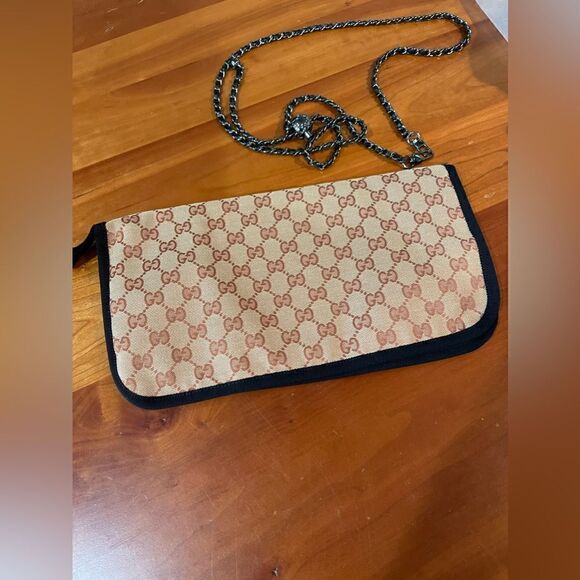 Gucci travel shoe bag. Can be used as a bum. bag or cross body as well. - Picture 5 of 6